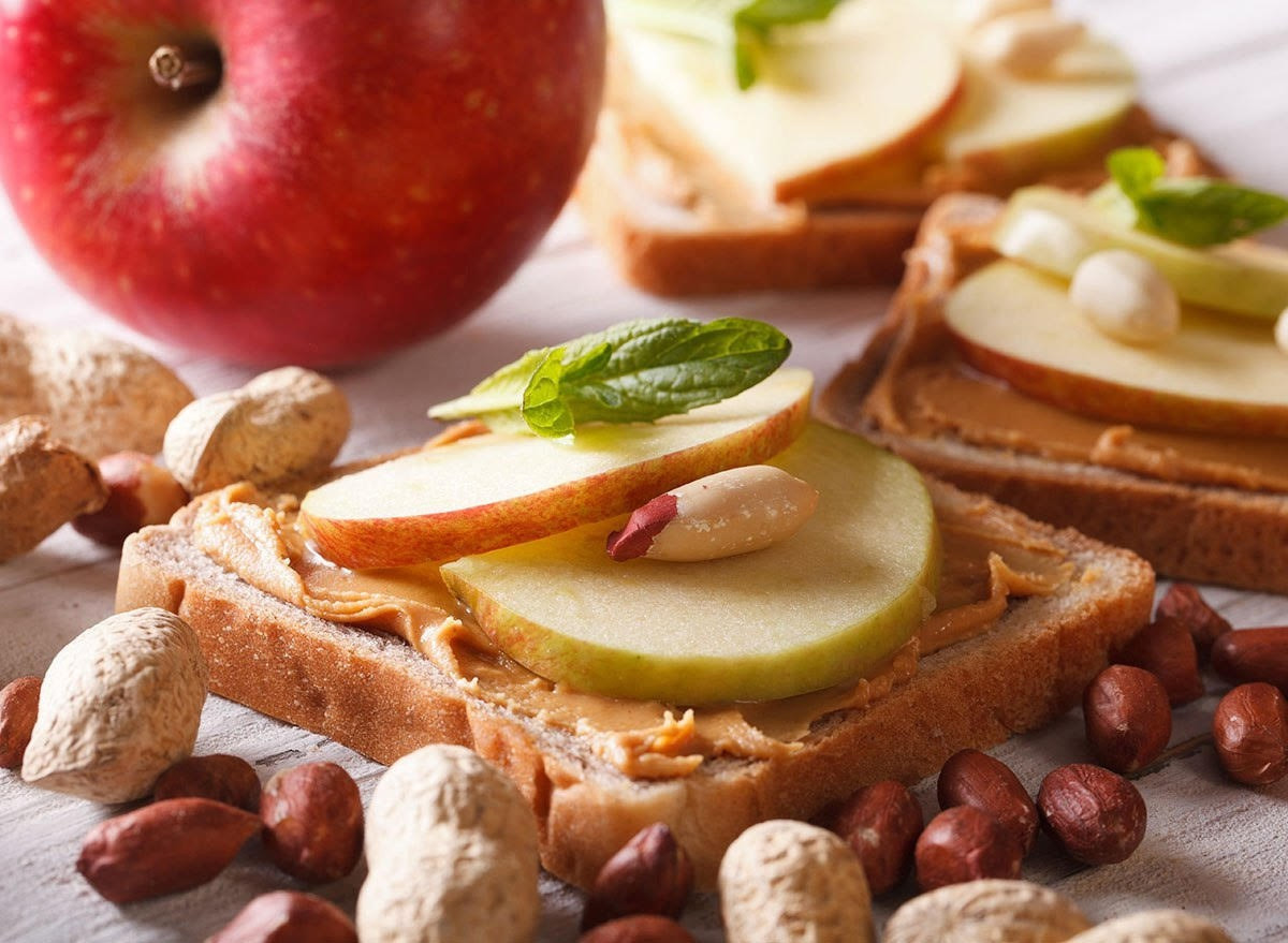 100g bánh mì ngũ cốc có lượng calo phù hợp cho chế độ ăn kiêng