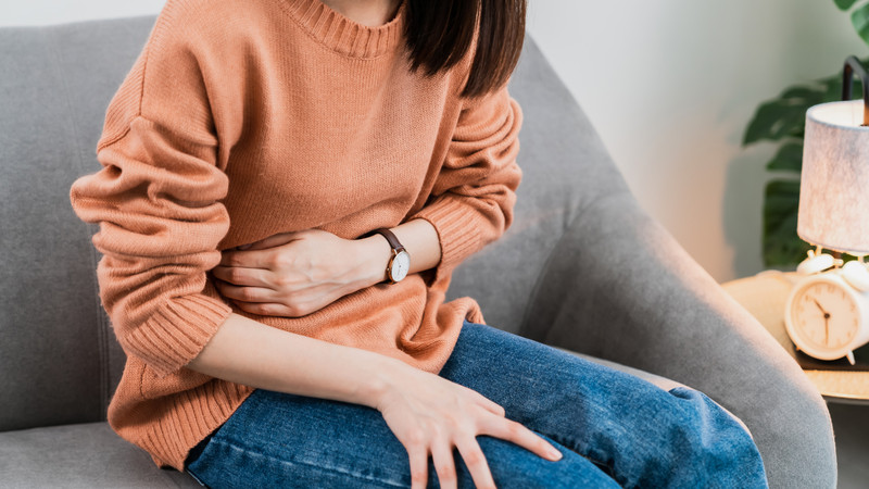 Ăn bánh kem hỏng gây rối loạn tiêu hóa