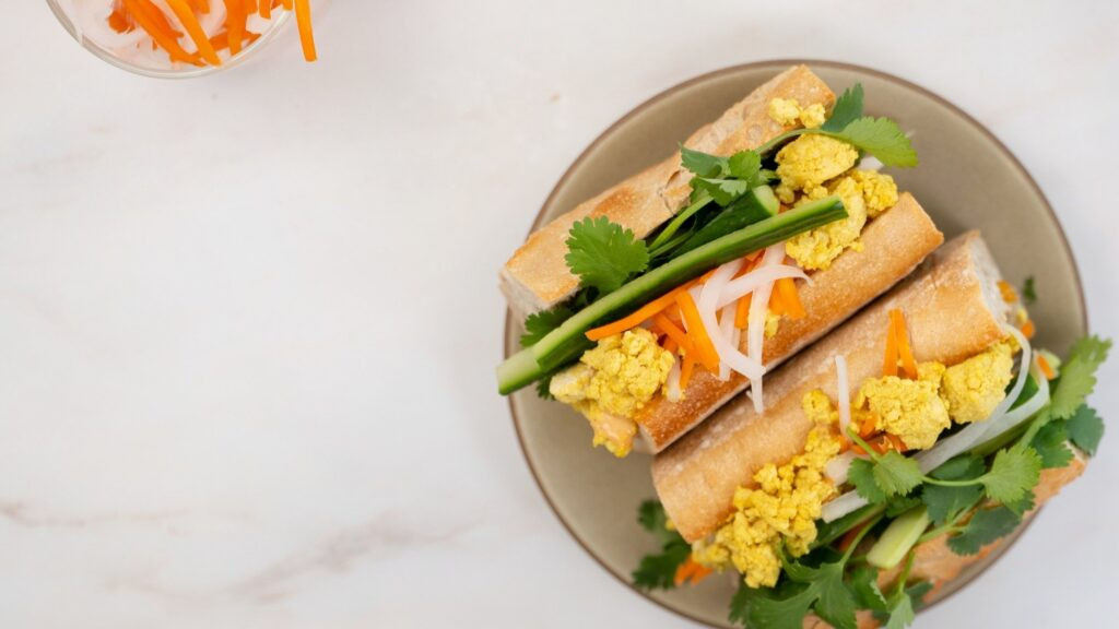 Ăn bánh mì trứng có béo không