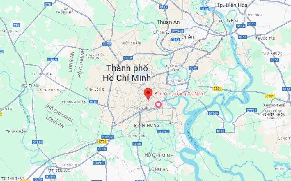 Bảng hiệu quán bánh mì nướng muối ớt Cô Năm tại TP. Hồ Chí Minh