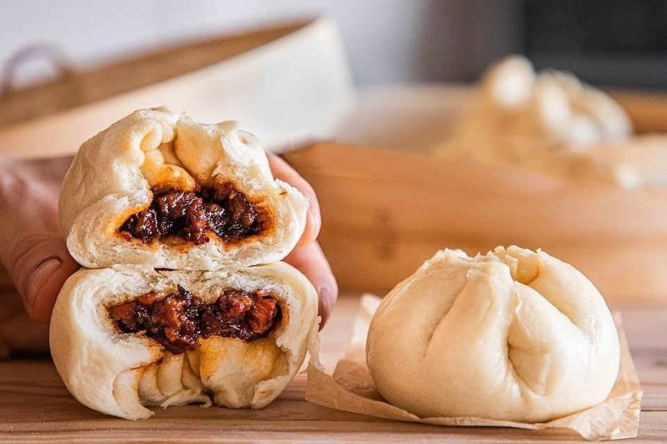 Bánh bao nhân thịt là món ăn truyền thống của ẩm thực Việt Nam