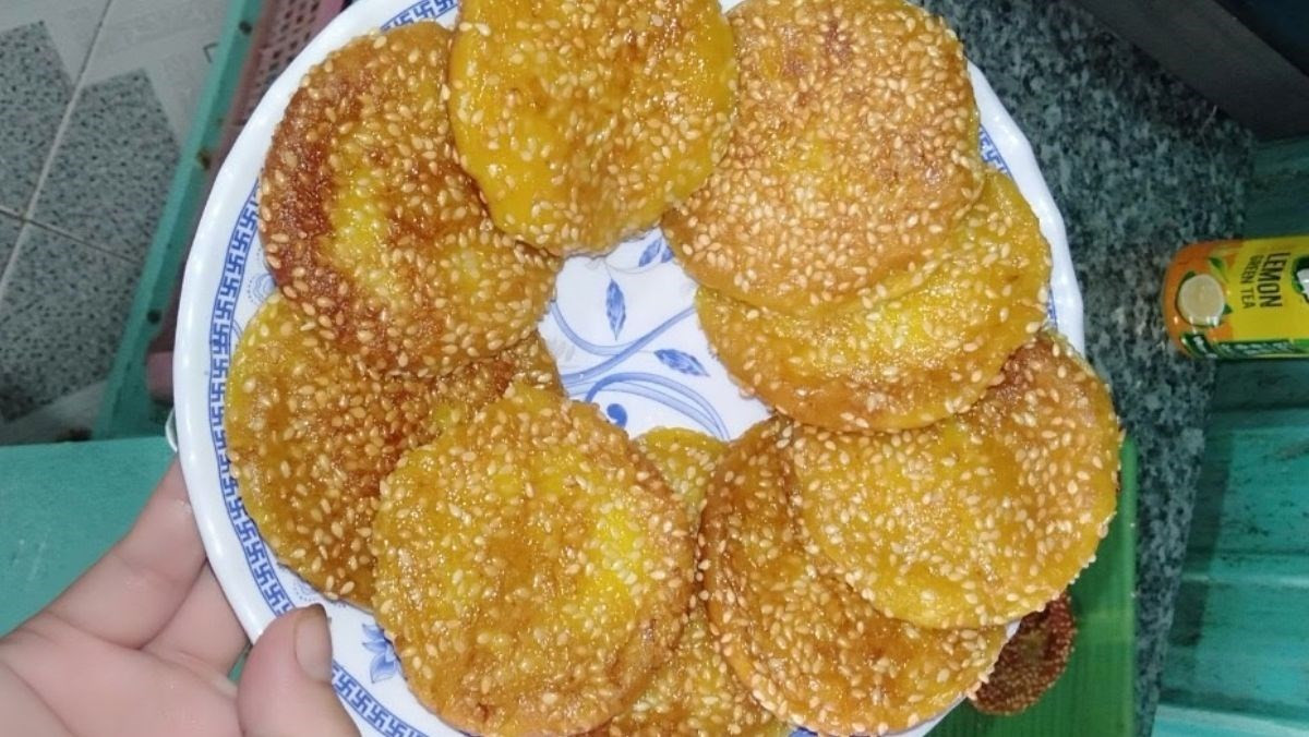 Bánh bí đỏ chiên giòn rụm thơm ngon, món ăn vặt hấp dẫn từ bí đỏ và bột năng