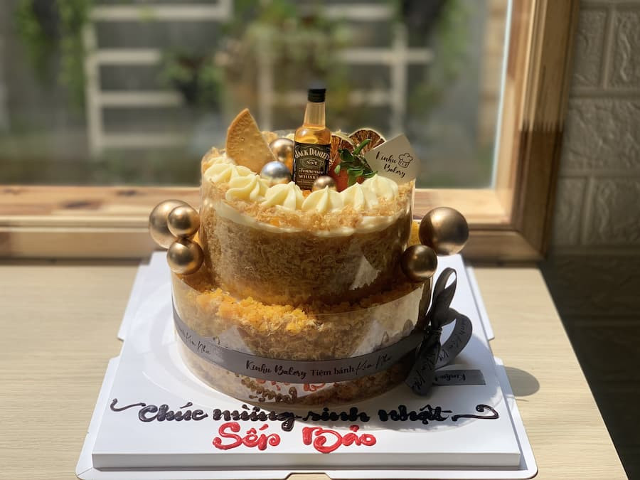 Bánh bông lan trứng muối 2 tầng cho tiệc lớn