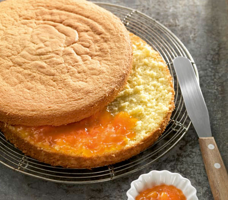 Bánh bông lan vàng nâu, bên trong bông xốp
