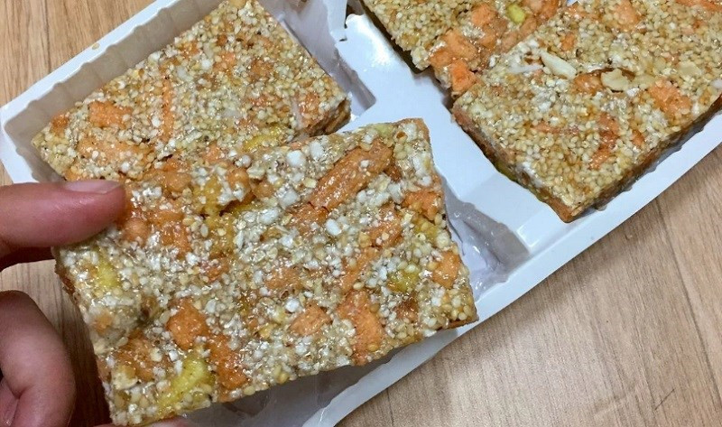 Bánh cáy truyền thống với nhiều màu sắc hấp dẫn