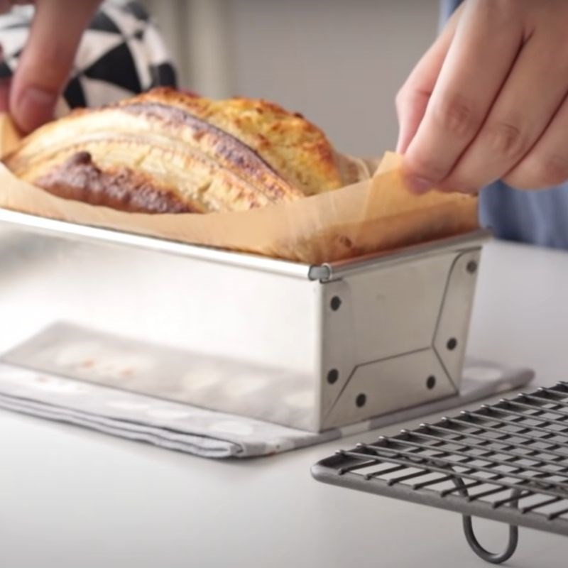 Bánh chuối bột mì sau khi nướng chín vàng, thơm lừng