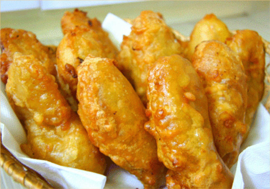Bánh chuối chiên bằng bột mì vàng giòn