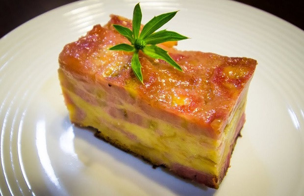 bánh chuối nướng vàng ươm thành phẩm từ nồi cơm điện