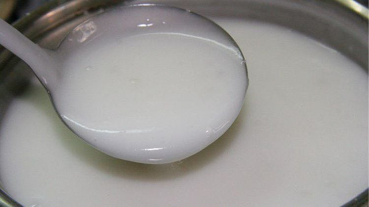 Bánh cuốn làm từ bột gạo tẻ và bột năng