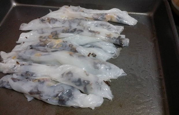 Bánh cuốn sau khi cuộn với nhân