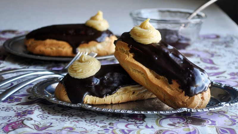 Bánh Éclair phủ glaze