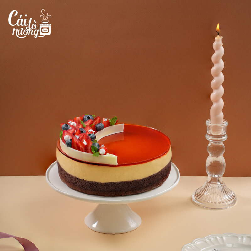 Bánh Flan Gato Berry Mix với trái cây rừng, một lựa chọn bánh kem quận 1 được ưa chuộng.