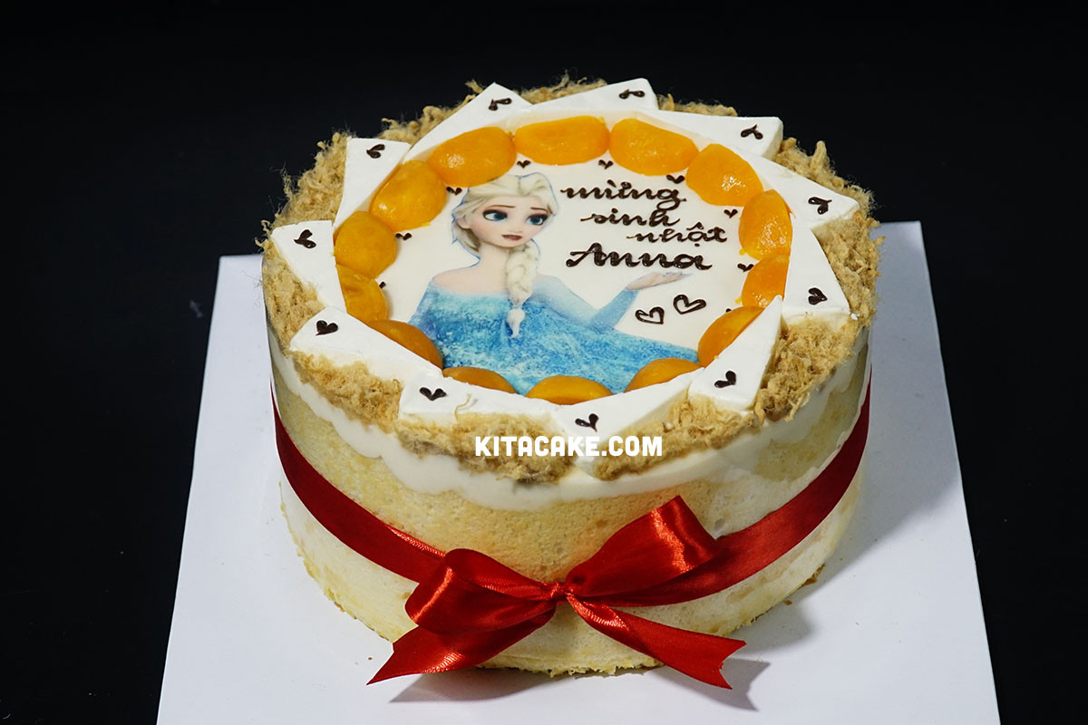 Bánh kem bông lan trứng muối đẹp trang trí hình Elsa mừng sinh nhật bé Anna