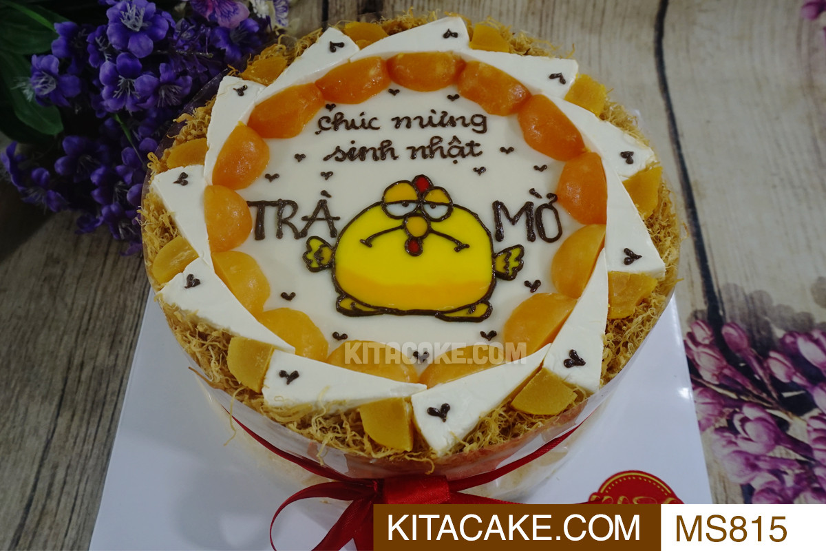 Bánh kem bông lan trứng muối trang trí chữ chúc mừng sinh nhật Trà Mơ