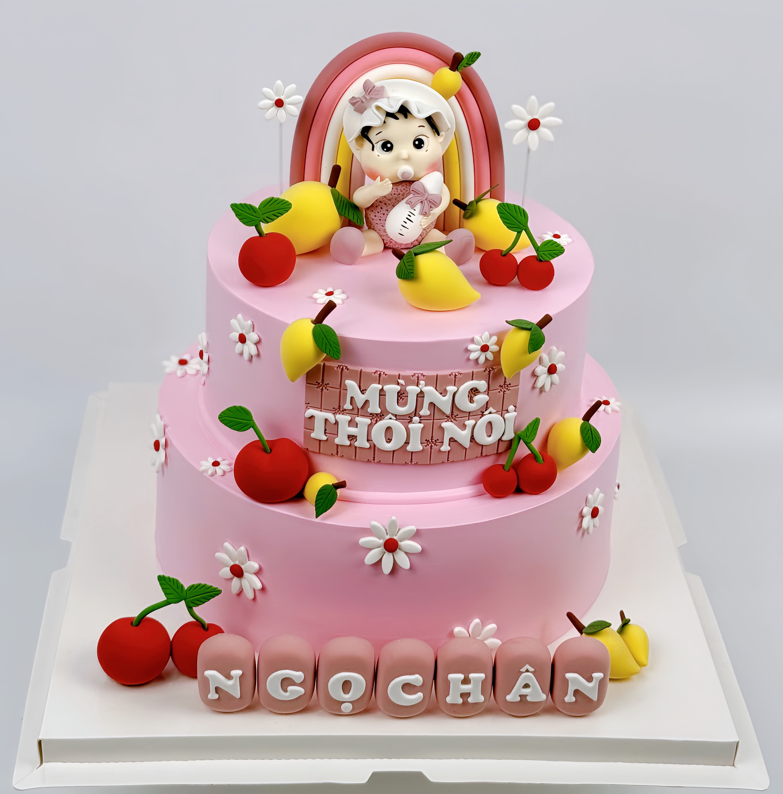 Bánh kem đầy tháng công chúa màu hồng dễ thương cho bé gái
