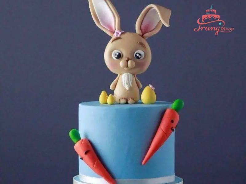 Bánh kem hình con thỏ đơn giản nhưng ngộ nghĩnh, lý tưởng cho bé trai năng động.
