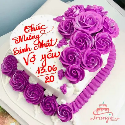 Bánh kem hình trái tim màu tím với thông điệp "Tình Yêu Vĩnh Cửu", một lựa chọn tuyệt vời cho mẫu bánh kem tặng vợ.