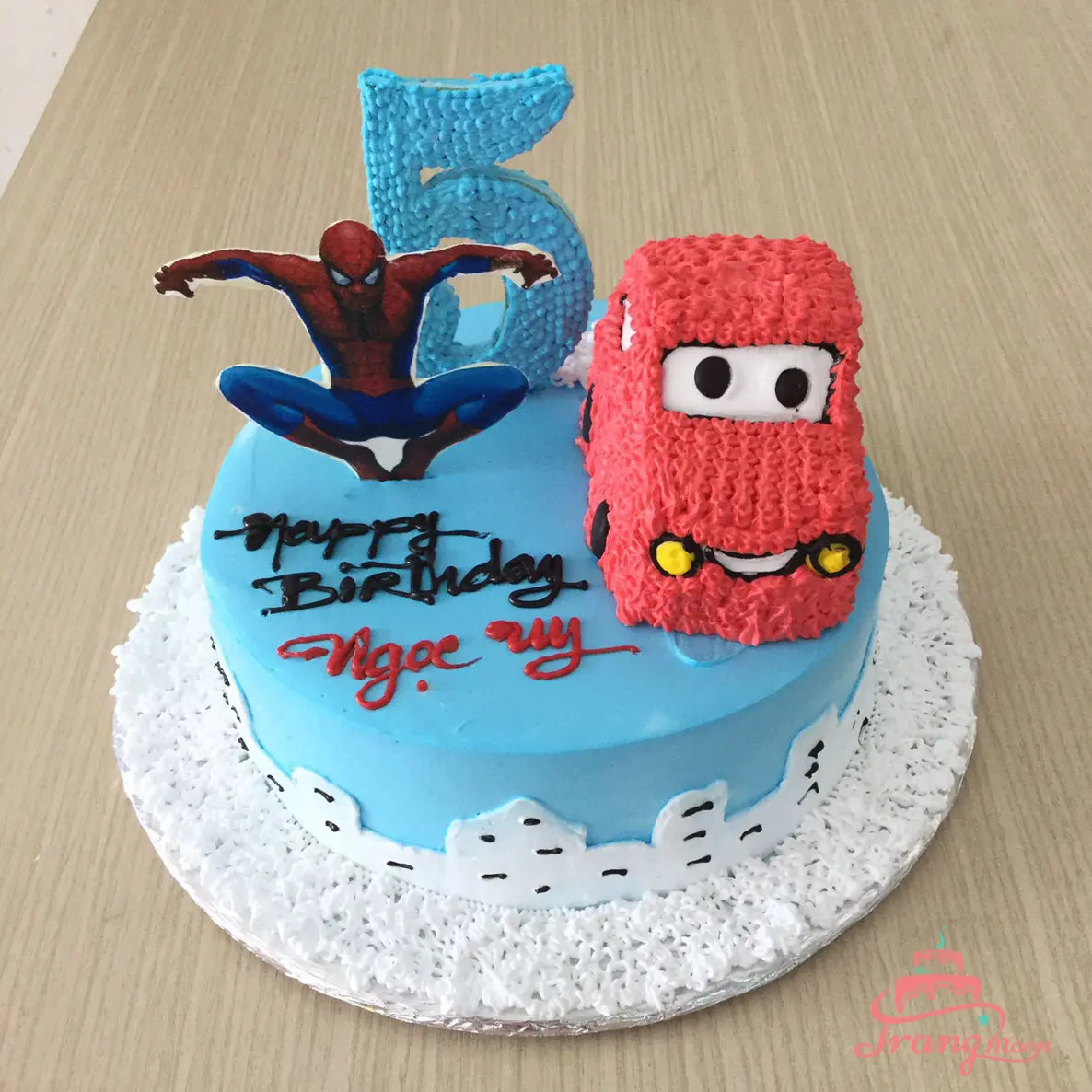 Bánh kem hình xe đua McQueen đáng yêu cho bé trai 1 tuổi