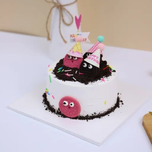 Bánh kem kích thước 14cm cho buổi tiệc ấm cúng, minh họa sự phù hợp cho nhóm ít người