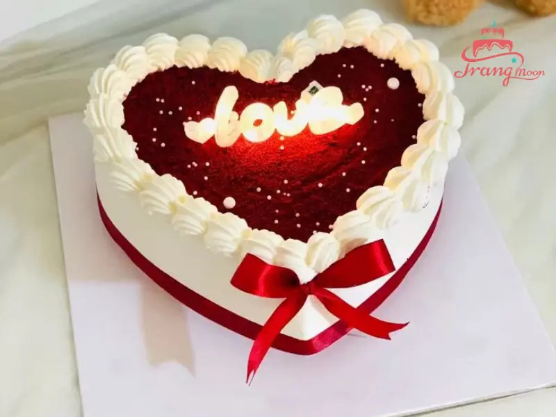 Bánh kem kỷ niệm tình yêu hình trái tim