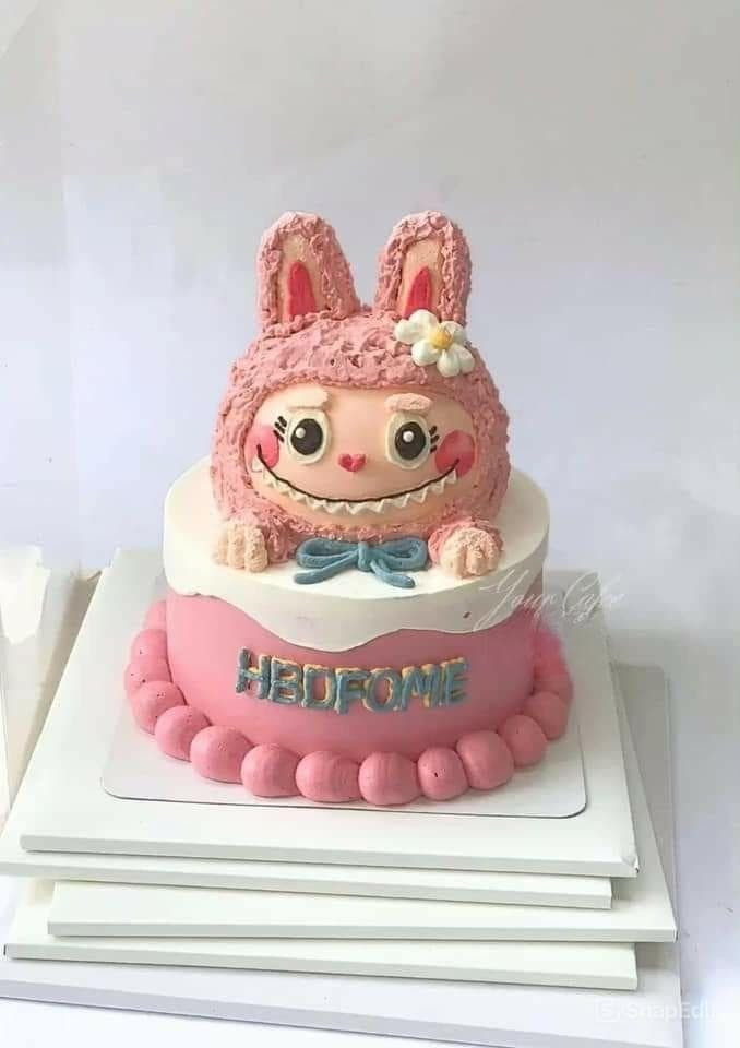 Bánh kem Labubu phong cách macaron tươi tắn, biểu cảm vui nhộn, là món quà lý tưởng