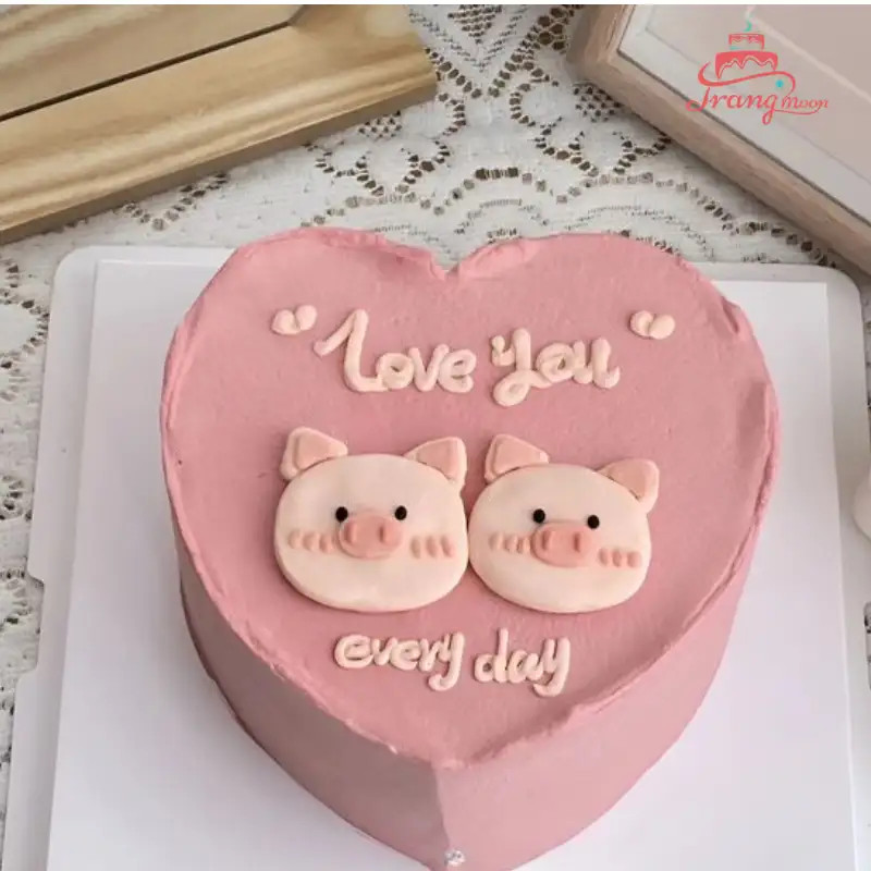 Bánh kem màu hồng trang trí kem bơ bắt mắt
