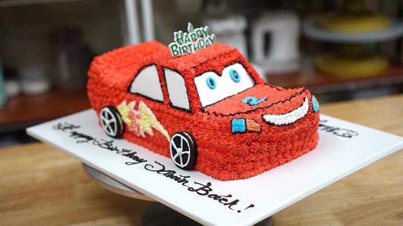 Bánh kem siêu nhân người nhện màu đỏ cho bé trai