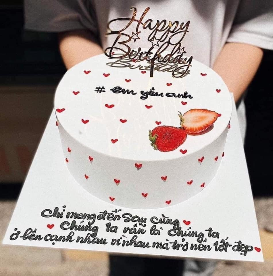Bánh kem sinh nhật chồng với thiết kế sang trọng, phù hợp phong cách quý ông