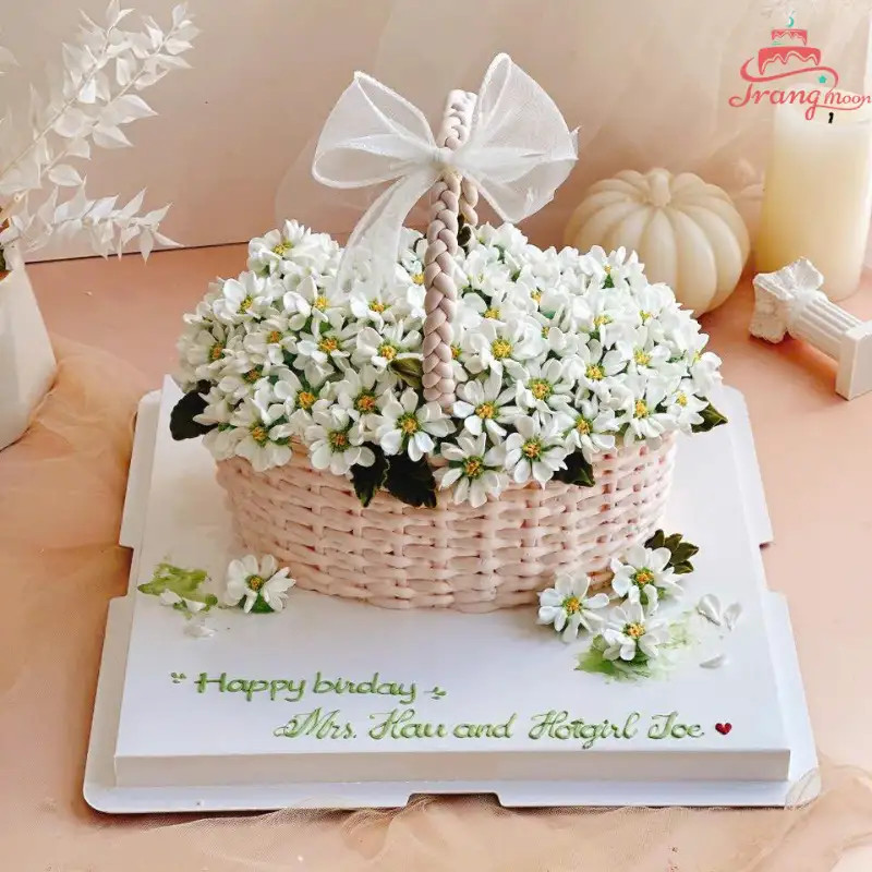 Bánh kem sinh nhật đẹp cho nữ phong cách tối giản với kem màu pastel và trang trí macaron.