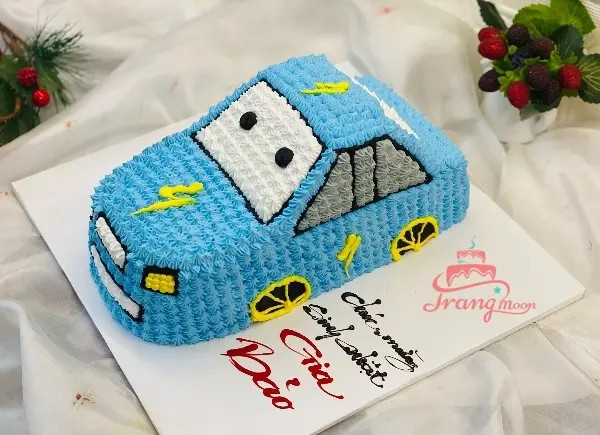 Bánh kem sinh nhật hình ô tô con màu xanh pastel cho bé trai thôi nôi