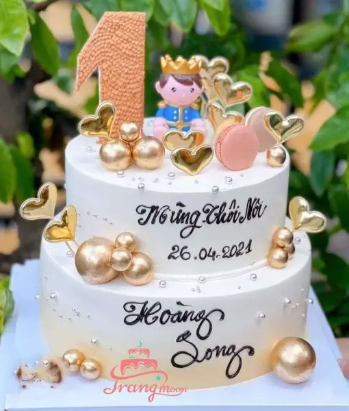 Bánh kem thôi nôi 2 tầng trắng tinh khôi với hình ảnh hoàng tử bé cho bé trai