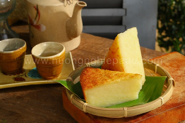 Bánh khoai mì nướng vàng ươm sau khi ra lò