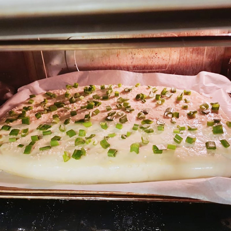 Bánh mì bơ chà bông trước khi nướng vàng