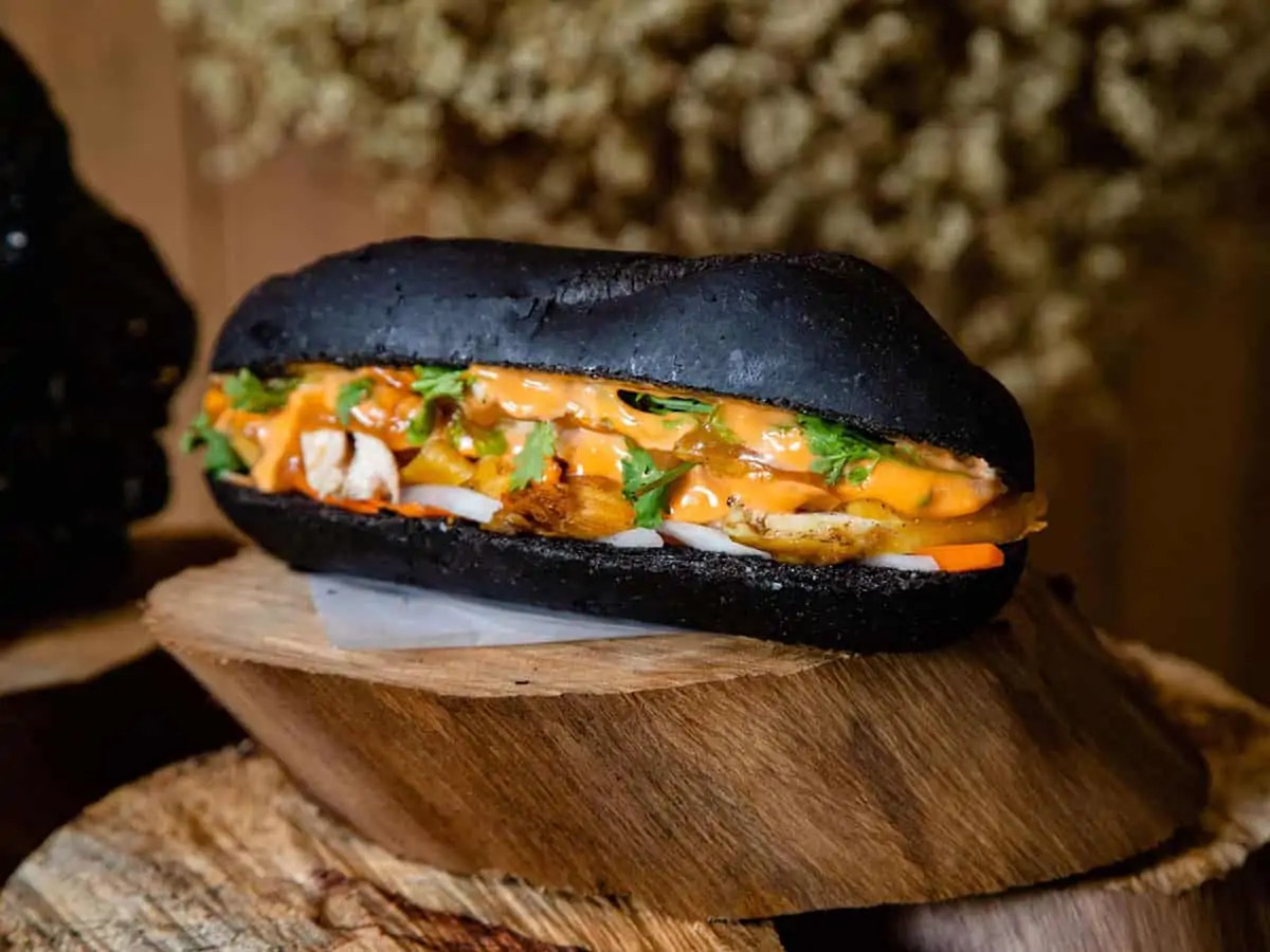 Bánh mì bóng đêm độc đáo
