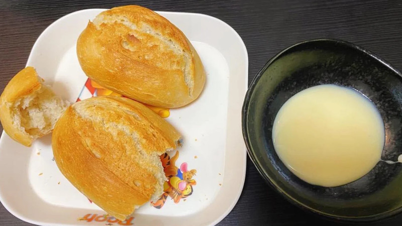 Bánh mì chấm sữa ông thọ thơm ngon