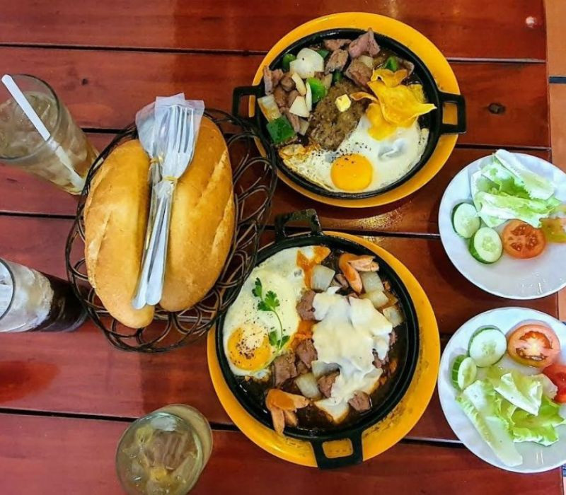 Bánh mì chảo bò lúc lắc Sài Gòn 176