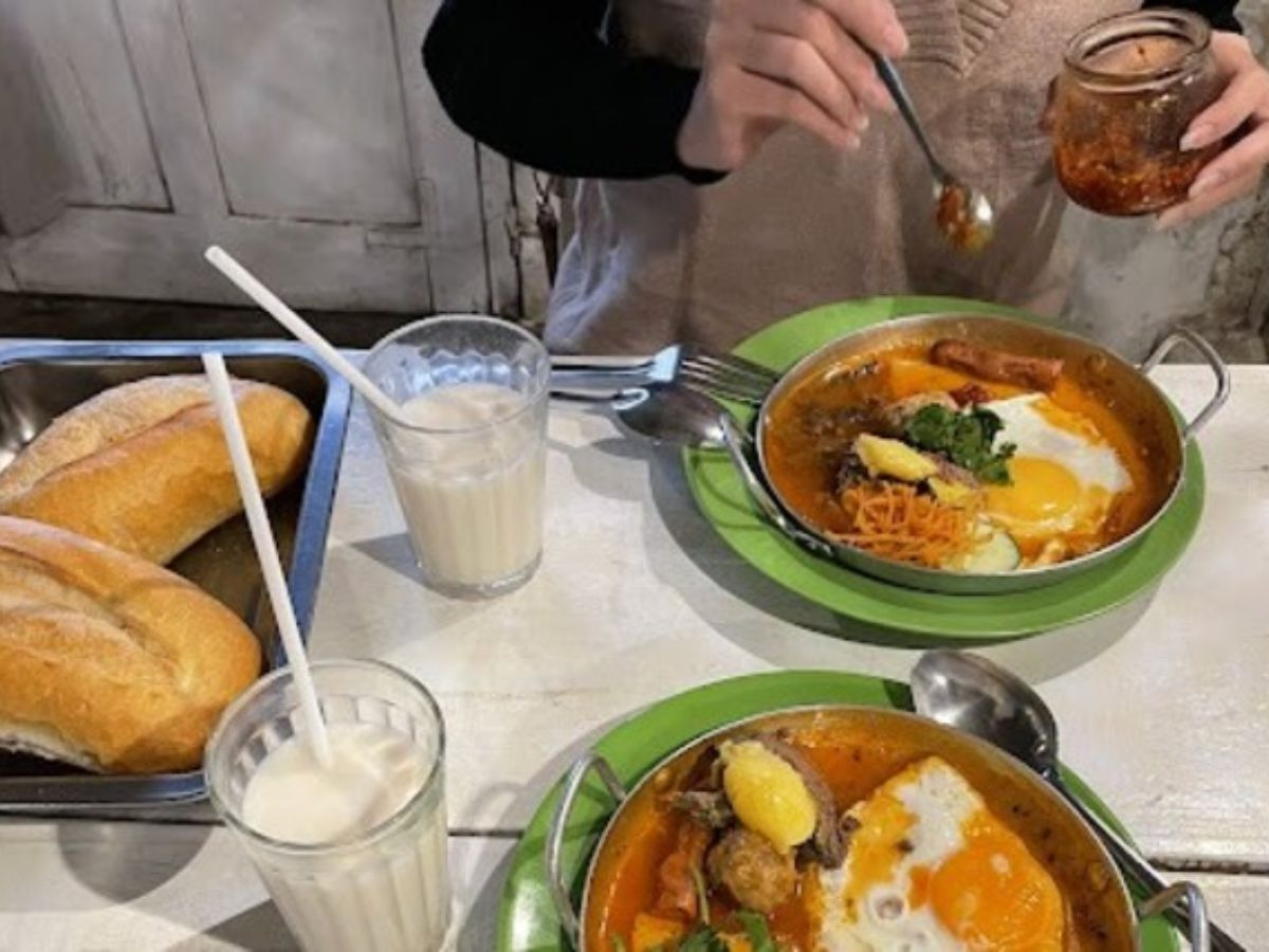 Bánh mì chảo hấp dẫn tại Hẻm Quán Đà Lạt