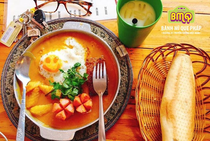 Bánh mì chảo pate trứng thơm ngon với đầy đủ nguyên liệu hấp dẫn
