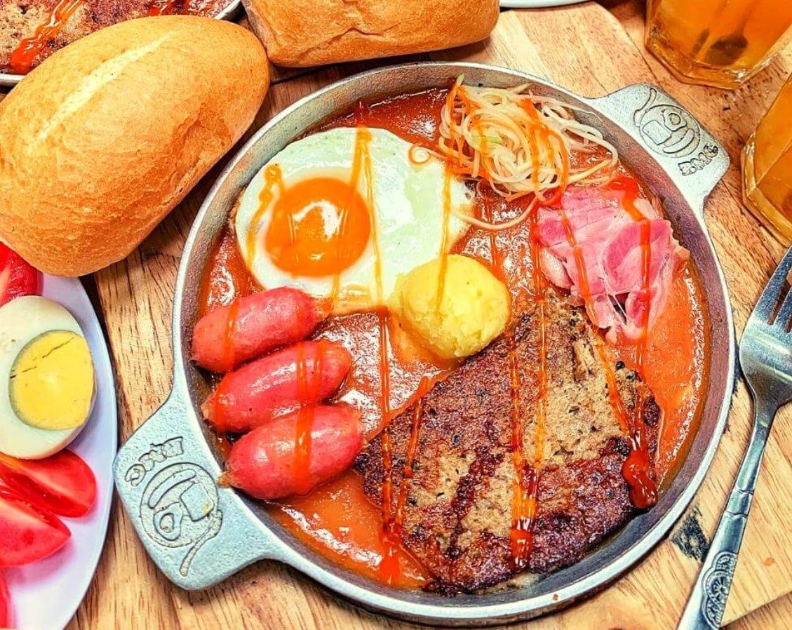 Bánh mì chảo thập cẩm đa dạng