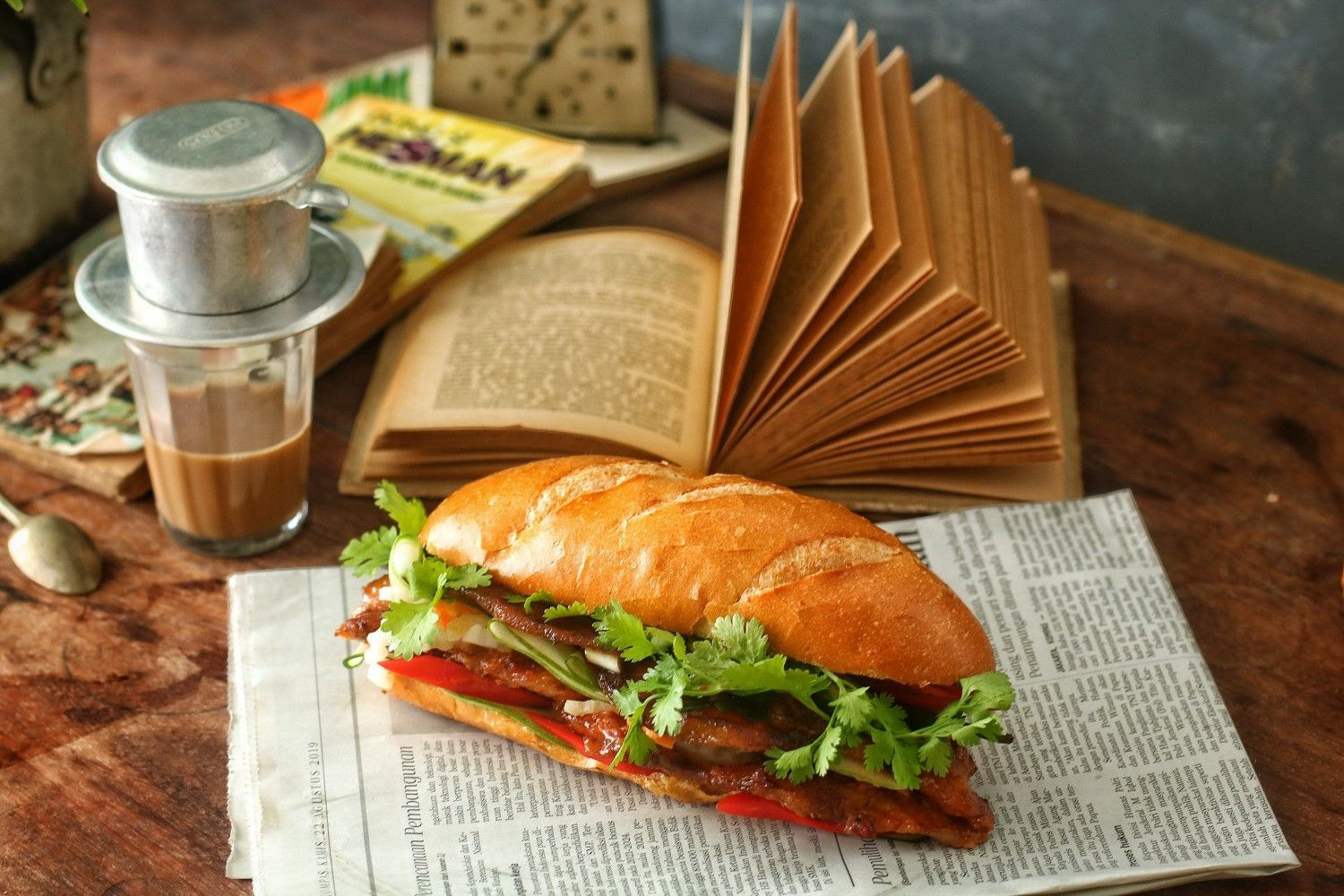 Bánh mì Đức Long ngập tràn nhân