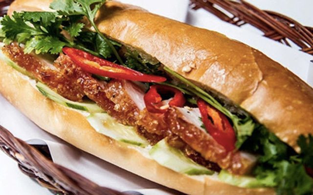Bánh mì heo quay thịt nướng