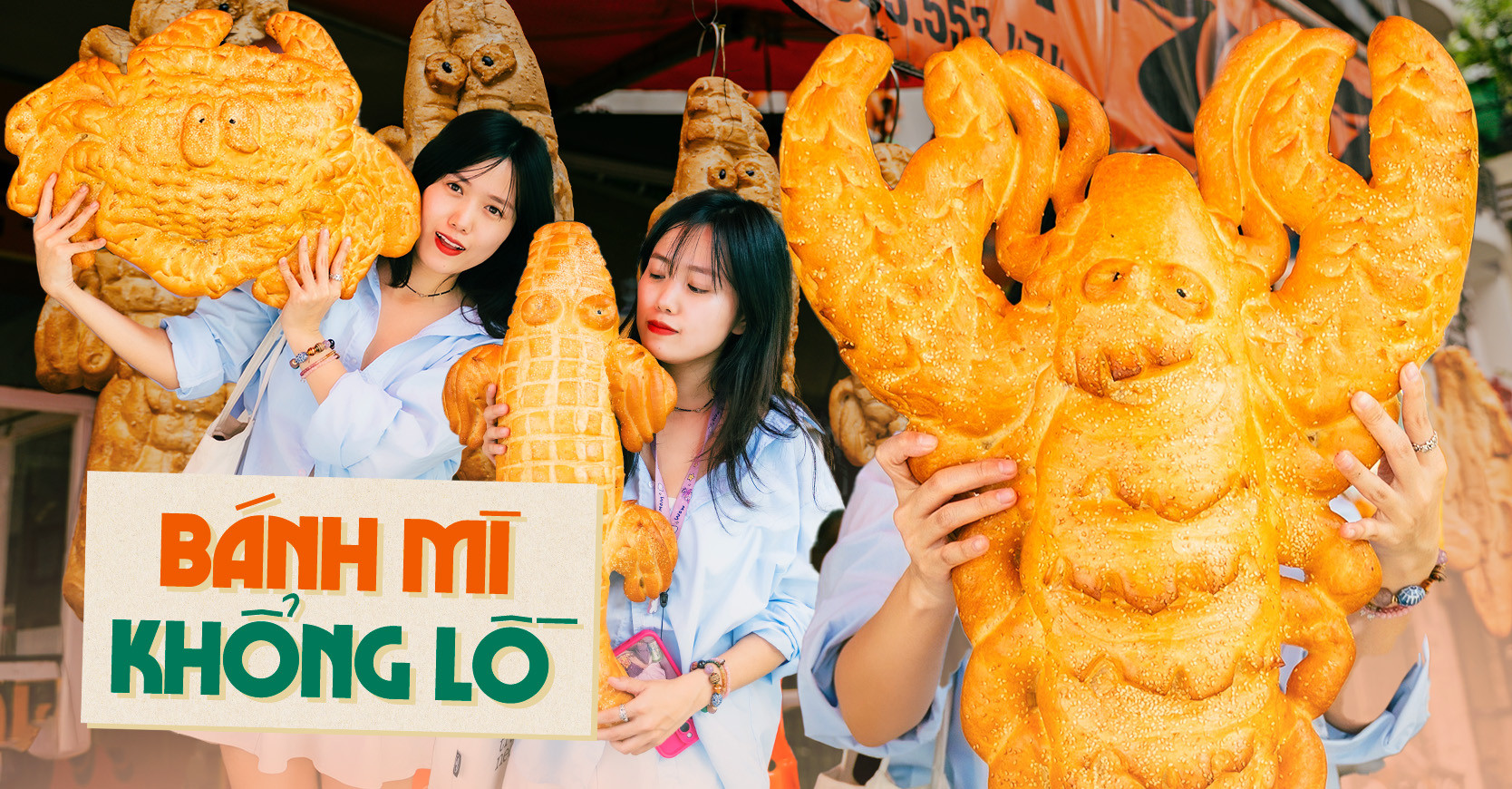 Bánh mì hình cá sấu và tôm hùm khổng lồ trưng bày trong tủ kính