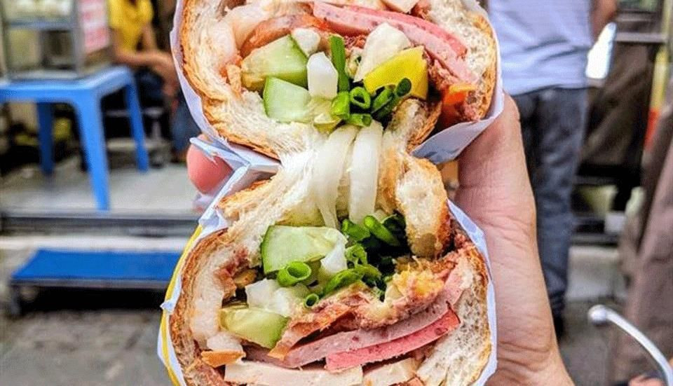 Bánh mì Huỳnh Hoa Hà Nội đầy ắp nhân hấp dẫn
