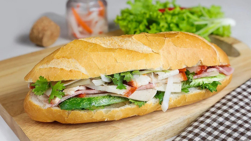 Bánh mì kẹp thịt với nhiều loại nhân đa dạng