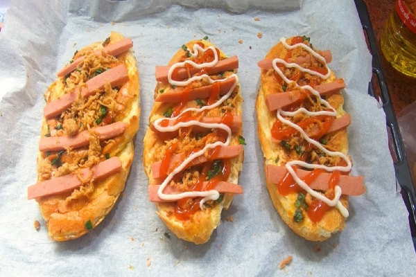Bánh mì muối ớt nướng bằng lò nướng