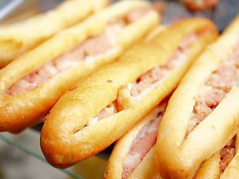 Bánh mì que Hải Phòng giòn rụm với pate thơm lừng