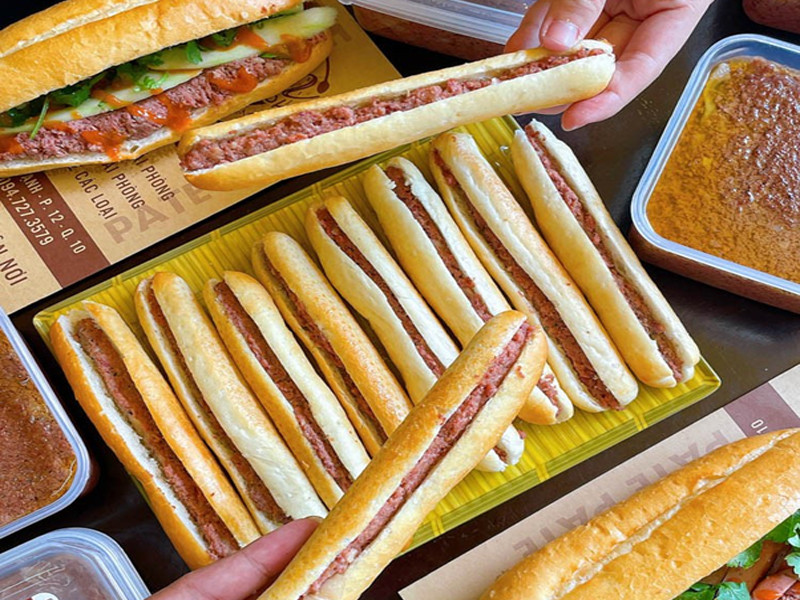 Bánh mì que Hải Phòng với chè chướng đặc trưng