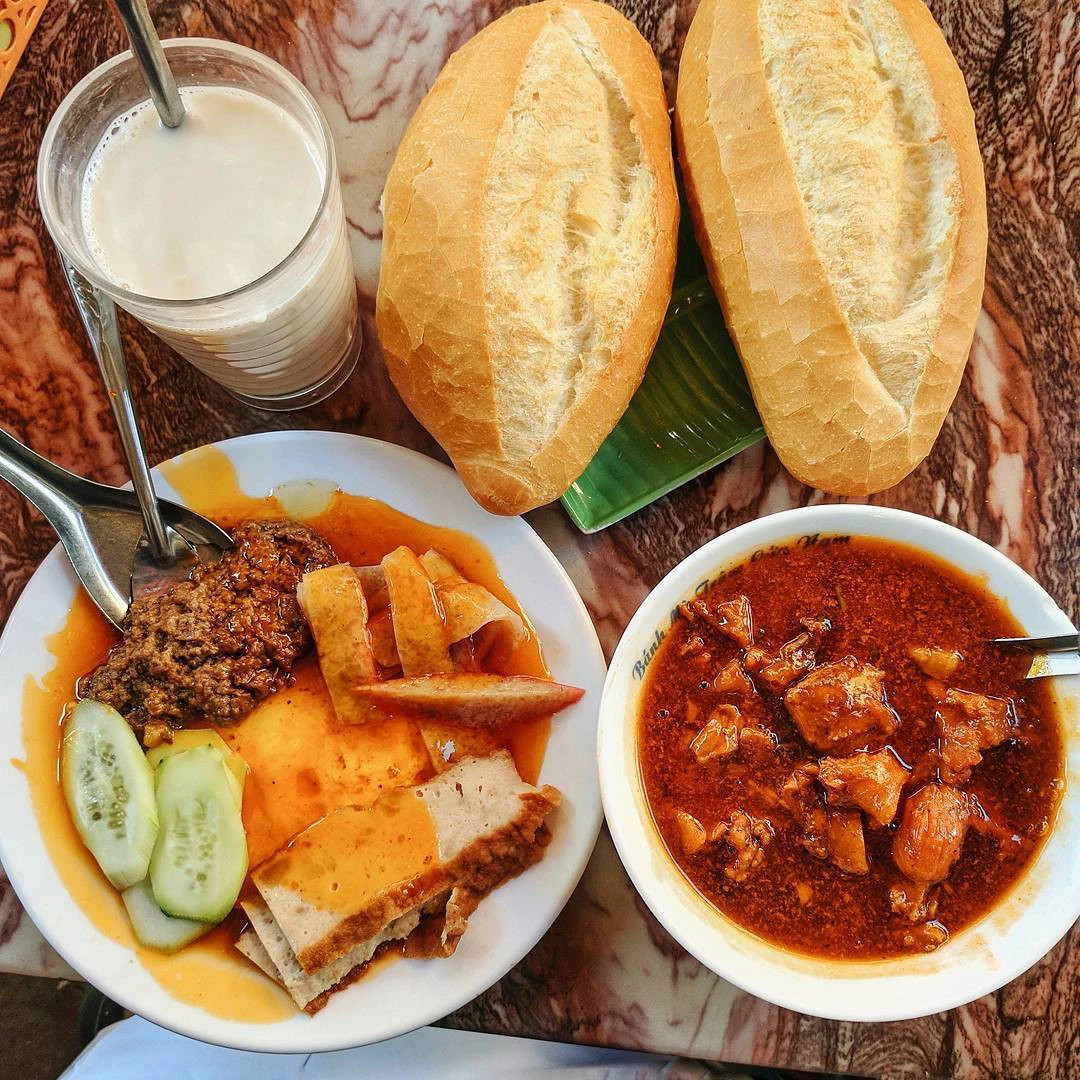 Bánh mì sốt vang đậm đà