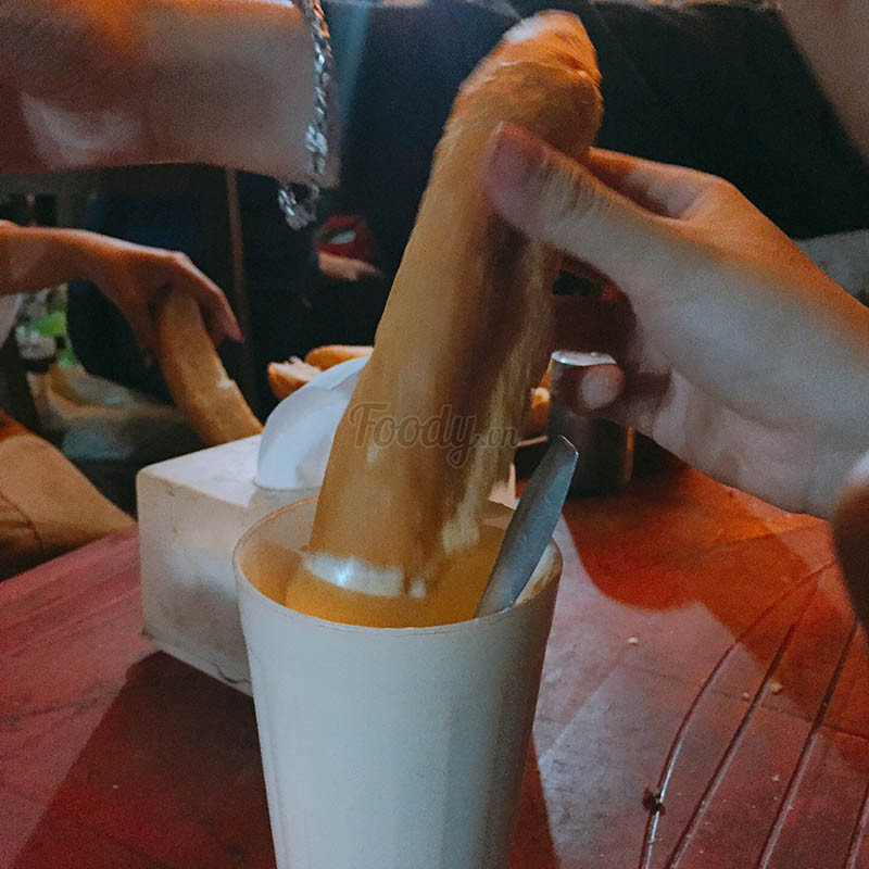 Bánh mì sữa trứng Hải Phòng tại quán cô Thủy ở Điện Biên Phủ, món ăn chiều tối được yêu thích