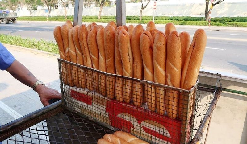 Bánh mì tại đây giữ nguyên vẹn hương vị truyền thống của bánh mì que Đà Nẵng, mang đến hương thơm ngon mà phù hợp với mọi khẩu vị thực khách